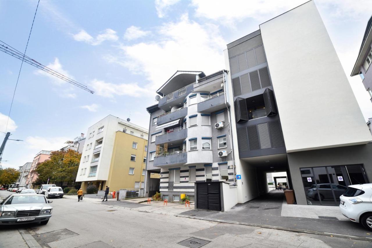 Ophelia Apartment With Parking Zagreb Exterior photo